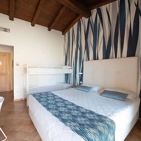 Janna E Sole Agrustos